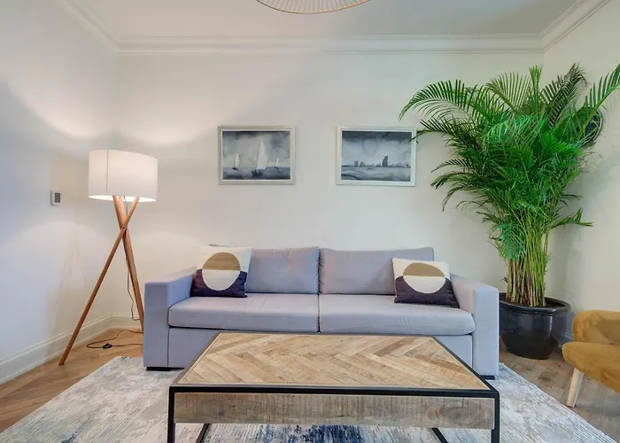 Stunning 2Br L Marina View