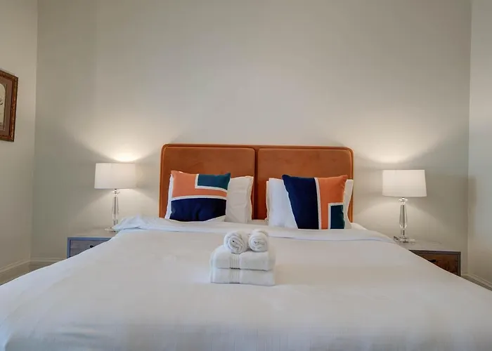 Stunning 2Br L Marina View